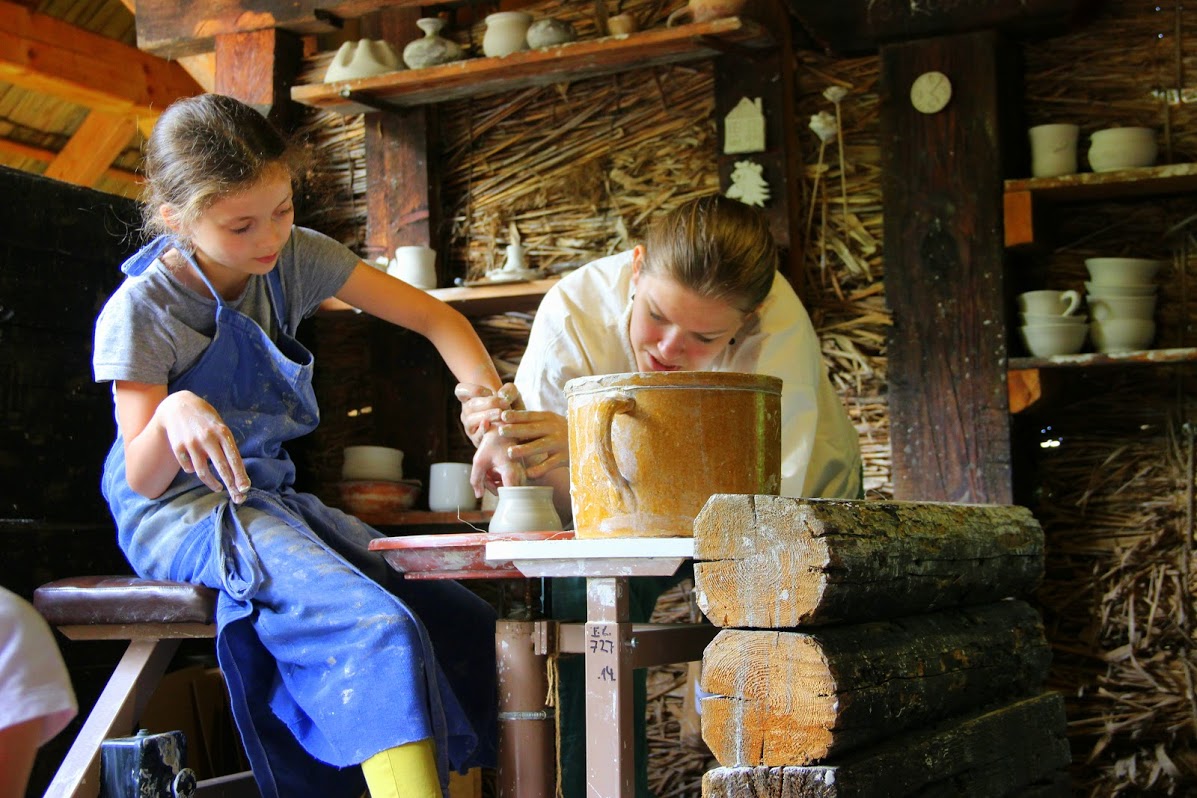 Обучение ремёслам в средневековой деревеньке «Ботаникус»